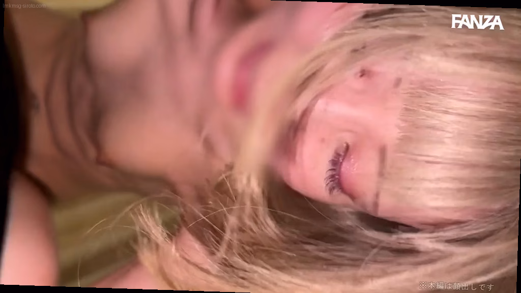 シーン1：階段でのパンティ操作 0