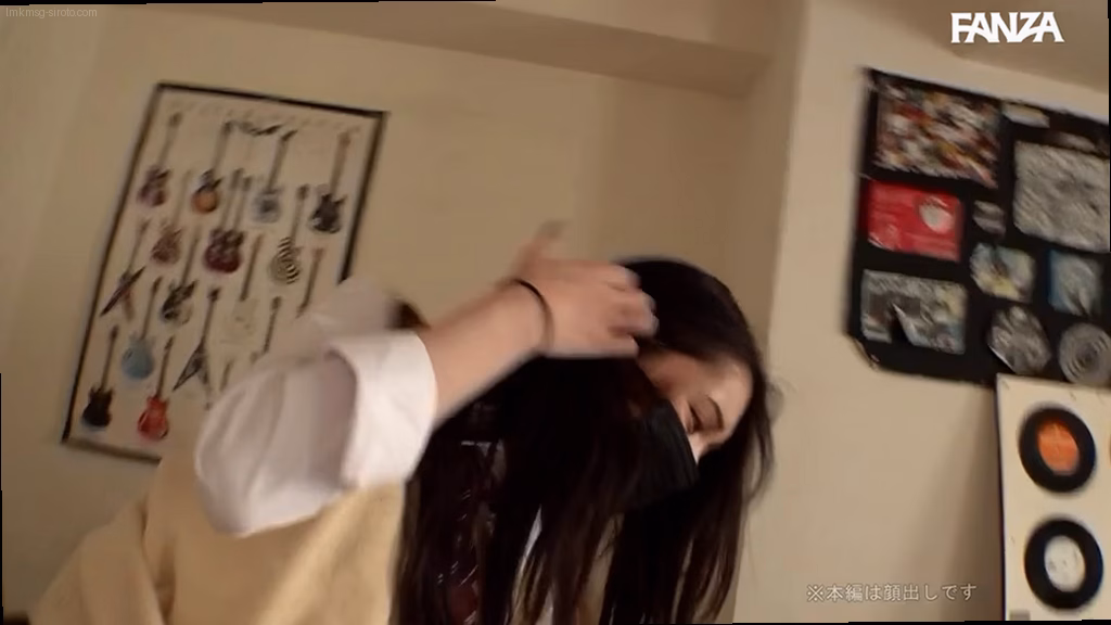 シーン2:美乳を使った手コキ 4