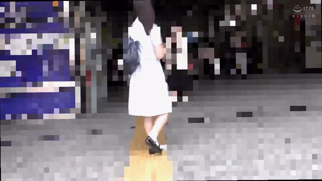 シーン1：駅前での羞恥プレイ 1